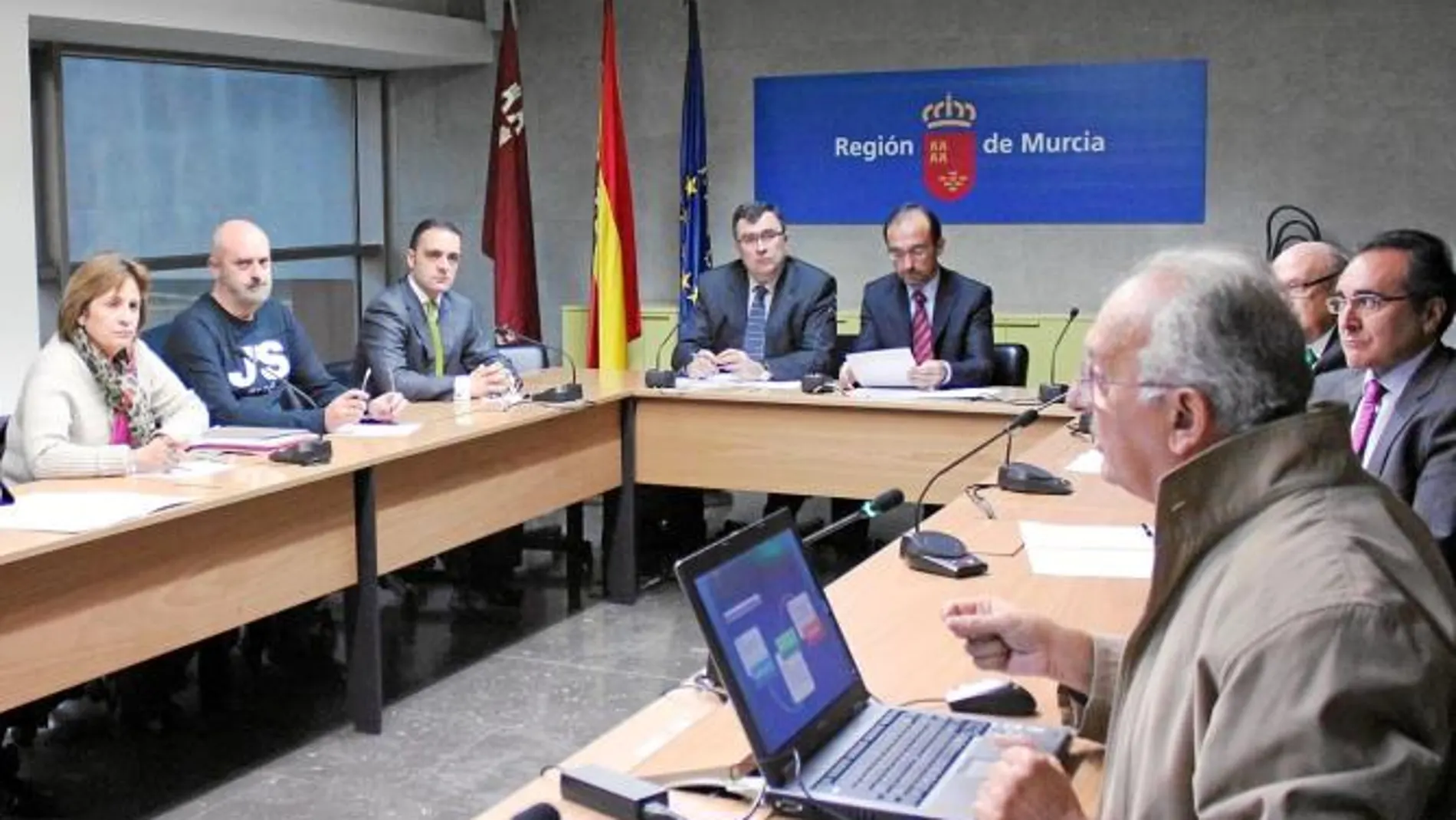 El plan de reducción de trámites dará comienzo en seis meses