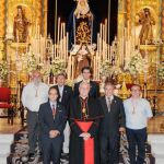 El arzobispo emérito de Sevilla, con los miembros de la Sección de la Adoración Nocturna de Alcalá de Guadaíra