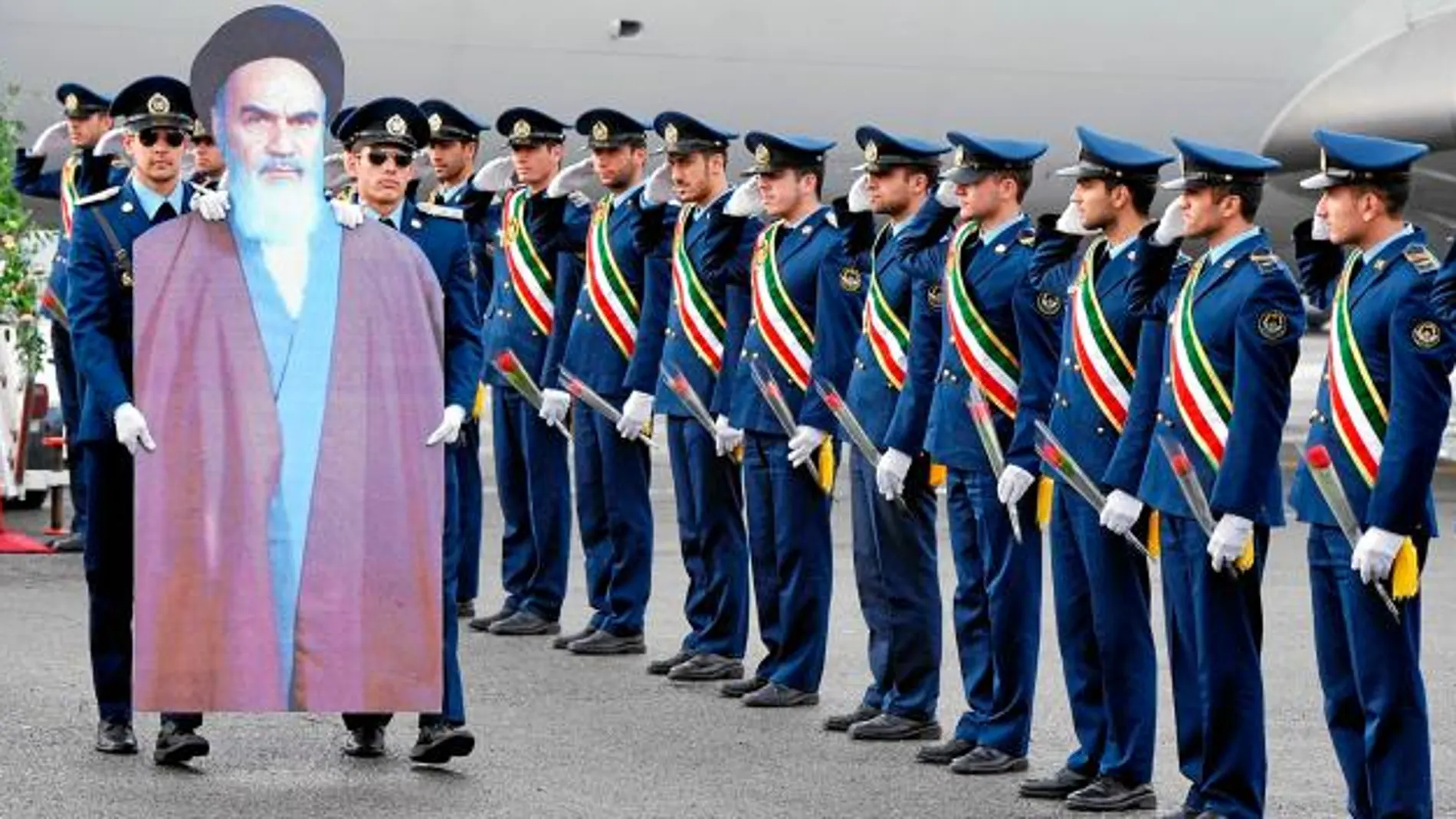 Jamenei advierte que responderá a un ataque militar