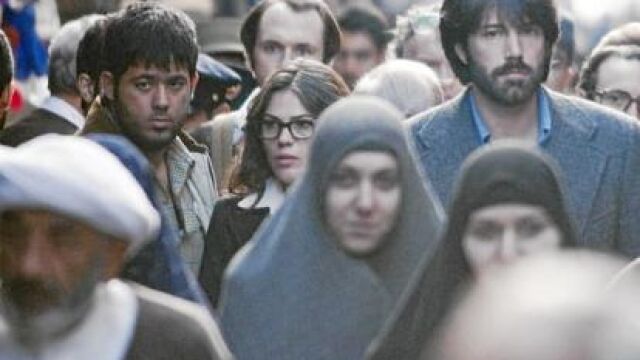 «El filme tiene el objetivo de que los espectadores empuñen la bandera norteamericana al final», explica Affleck