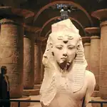 La vida y la muerte de Tutankamón (en la imagen, una estatua que lo representa) despiertan fascinación