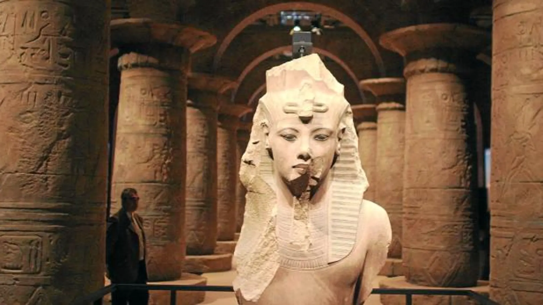 La vida y la muerte de Tutankamón (en la imagen, una estatua que lo representa) despiertan fascinación