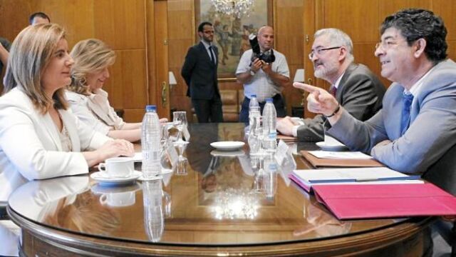 Báñez estudiará destinar 270 millones más para planes de empleo
