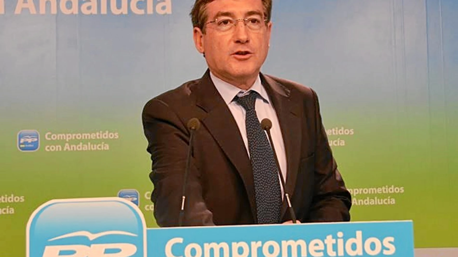 «La Junta mantiene su aparato político»