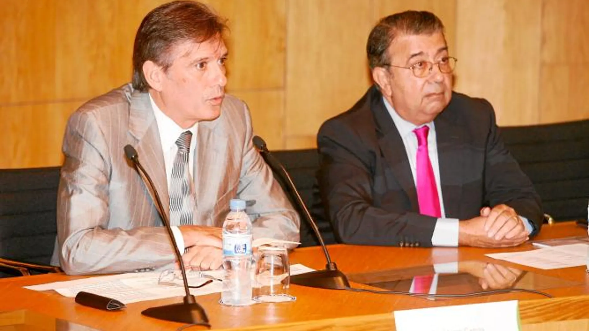 El director de Enería del Govern, Josep Canós junto al director de la Fundación Gas Natural Fenosa,Pere A.Fábregas