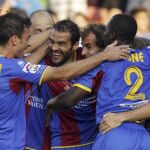 LOS JUGADORES del Levante celebran uno de los goles que marcaron al Málaga y que les mantienen en lo más alto