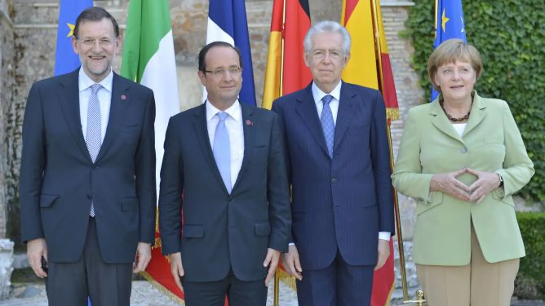 Imagen del encuentre de los Rajoy, Hollande y Monti en junio en Roma