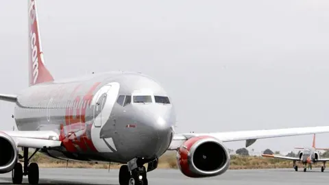 Uno de los aviones de las compañías que operan en el Aeropuerto de San Javier y que pasará a Corvera