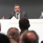 González (en el centro), junto a Salvador Navarro (izda) en la última Asamblea de la CEV