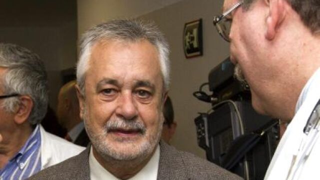 El PSOE de Sevilla «salva la cara» a Griñán