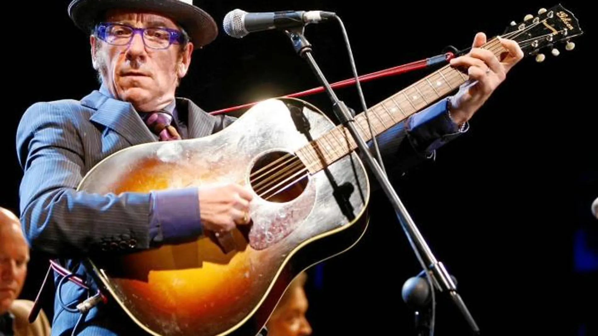 Elvis Costello anuncia que no tocará más "Oliver's Army"