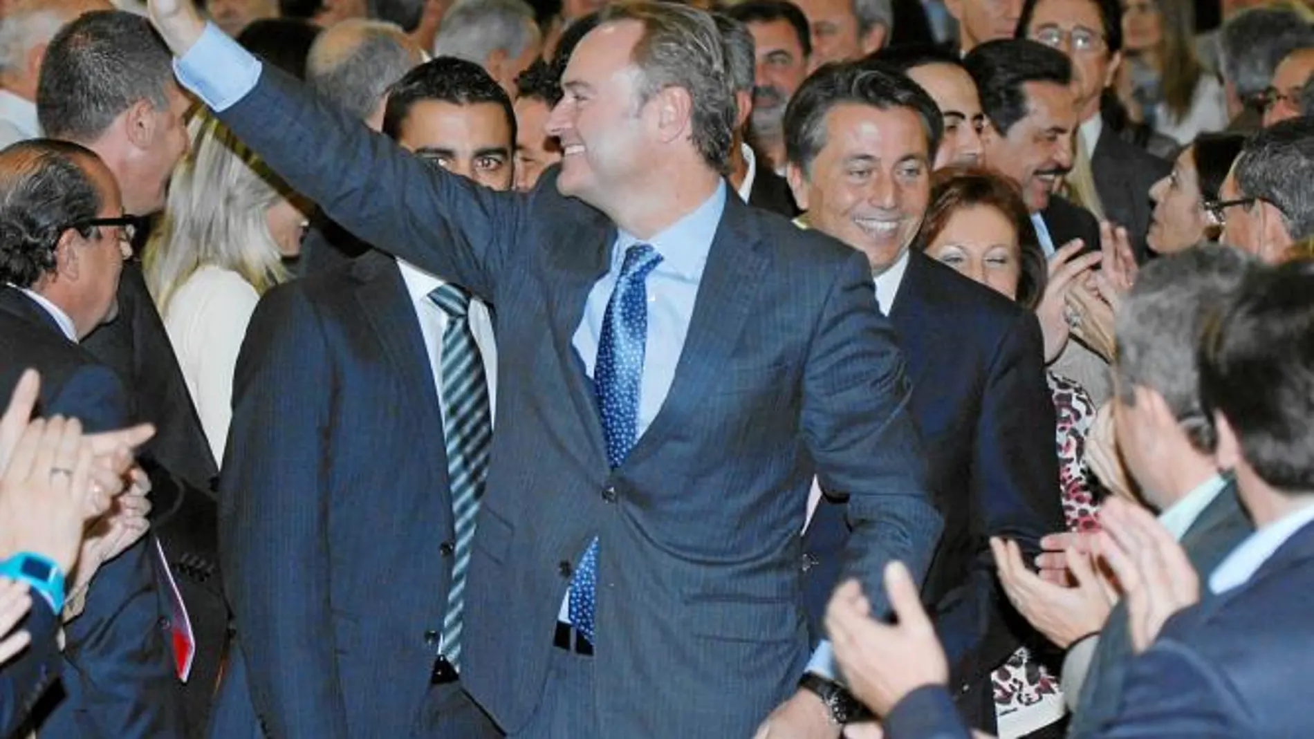 El presidente Alberto Fabra junto a Manuel Cervera ayer en Vila-real