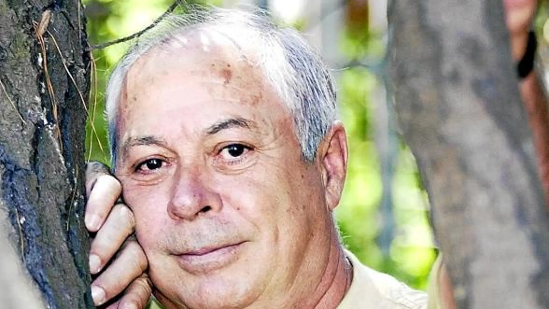 Antonio Carvajal, el poeta de los afectos de la Generación de los 70