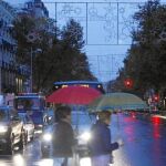 Ya están instaladas las primeras luces de Navidad en las calles de Madrid