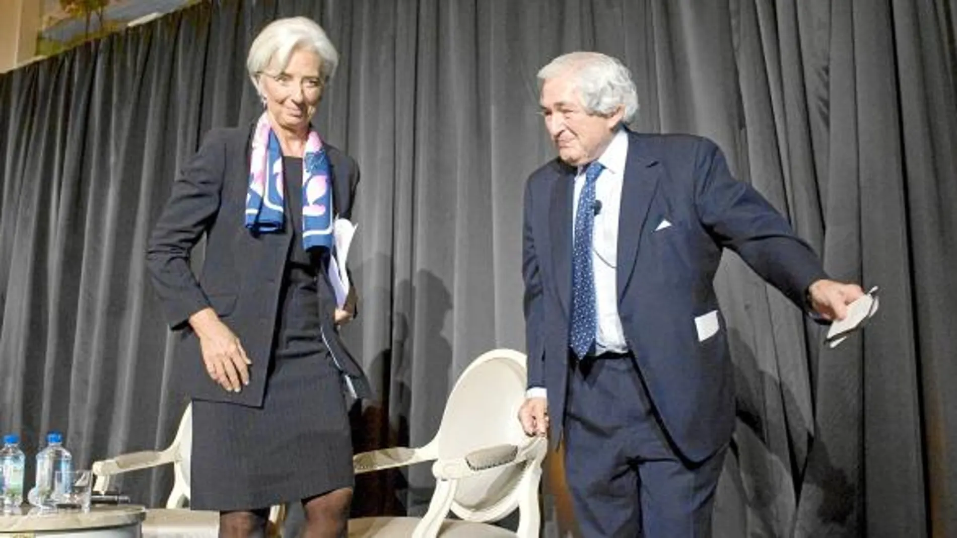 La directora gerente del FMI, Christine Lagarde junto al ex presidente del Banco Mundial, James Wolfensohn, ayer en Washington