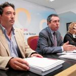Juan Carlos Cuerda, del Comité de Sevilla Global, junto a Juan Espadas y Susana López