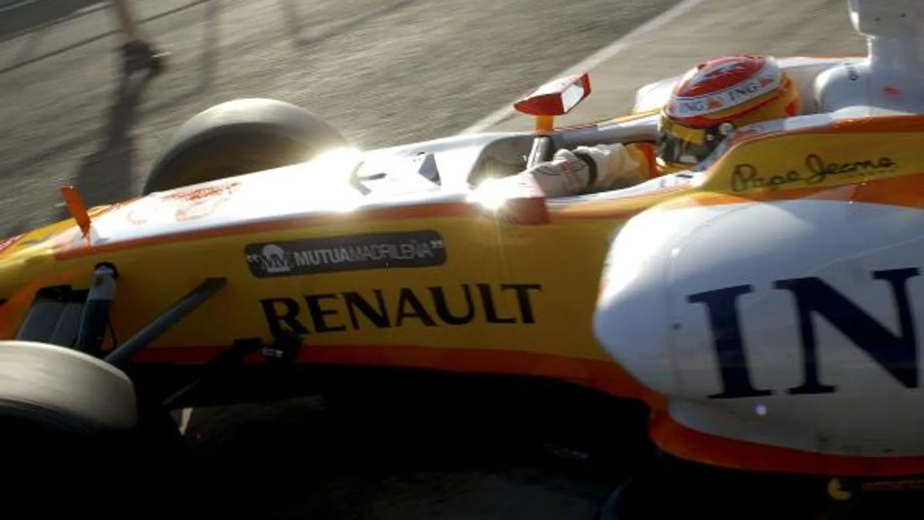 Alonso, susto y segundo mejor tiempo en Jerez