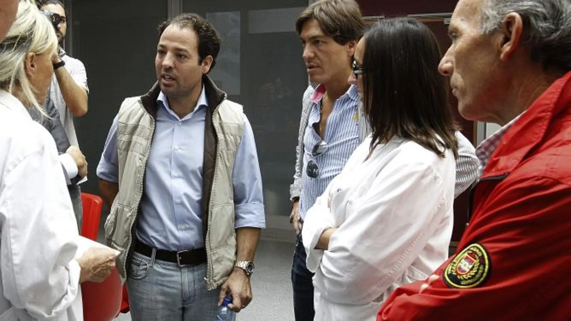 Los médicos dialogan con la familia de Juan José Padilla esta mañana