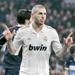 Benzema celebra uno de los dos goles que le hizo al Dínamo