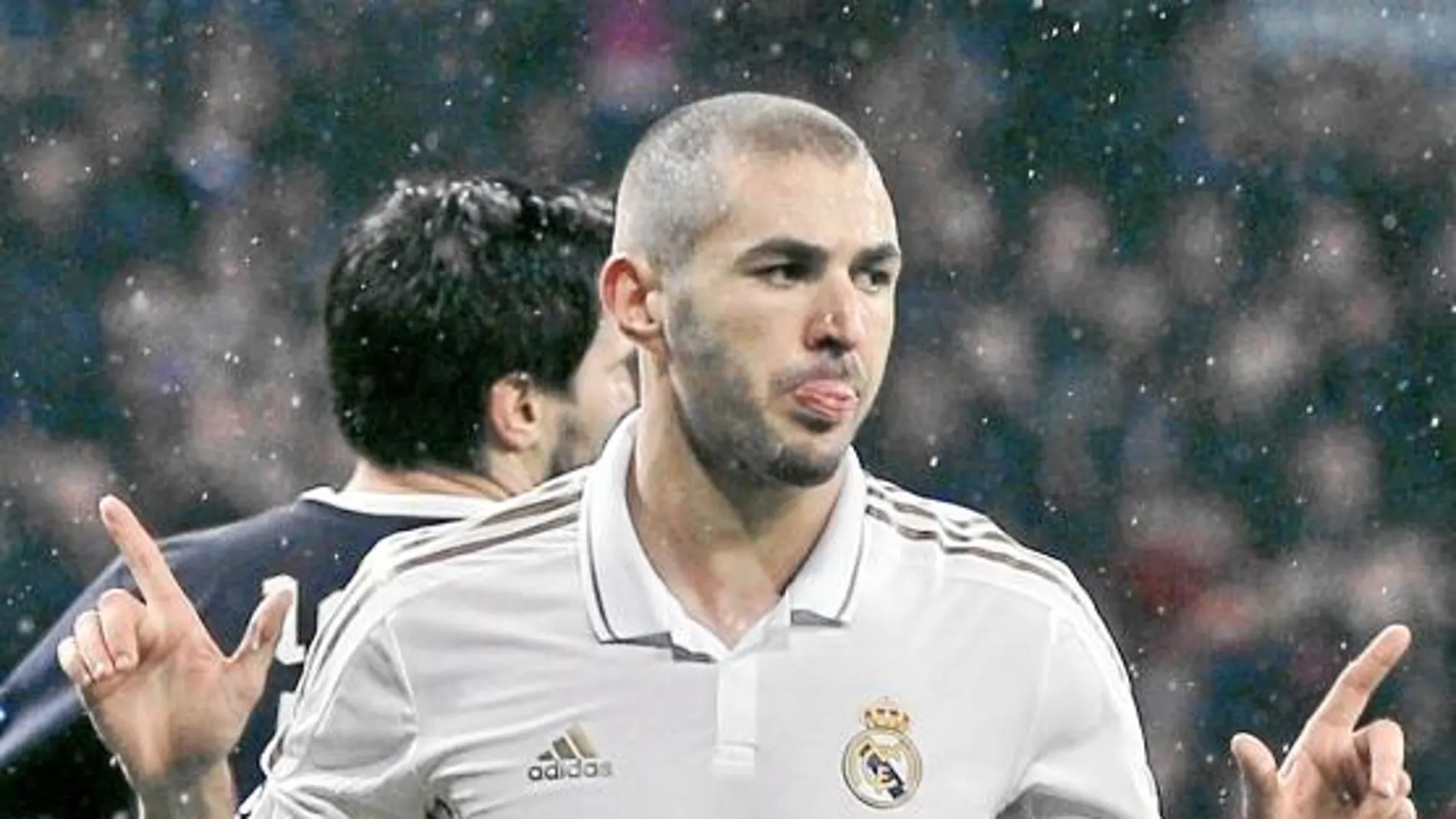 Benzema celebra uno de los dos goles que le hizo al Dínamo