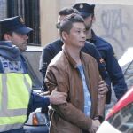El instructor considera a Gao Ping, en la imagen al ser detenido detenido, el "líder absoluto" de la supuesta organización criminal