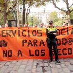 Los empleados del programa «Zonas» se manifestaron ayer ante el Ayuntamiento