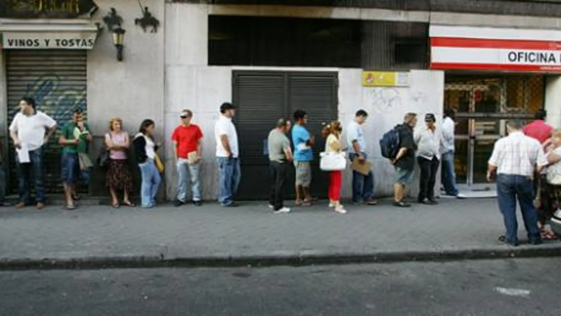Los españoles creen que el paro y la crisis son la peor herencia de 2008