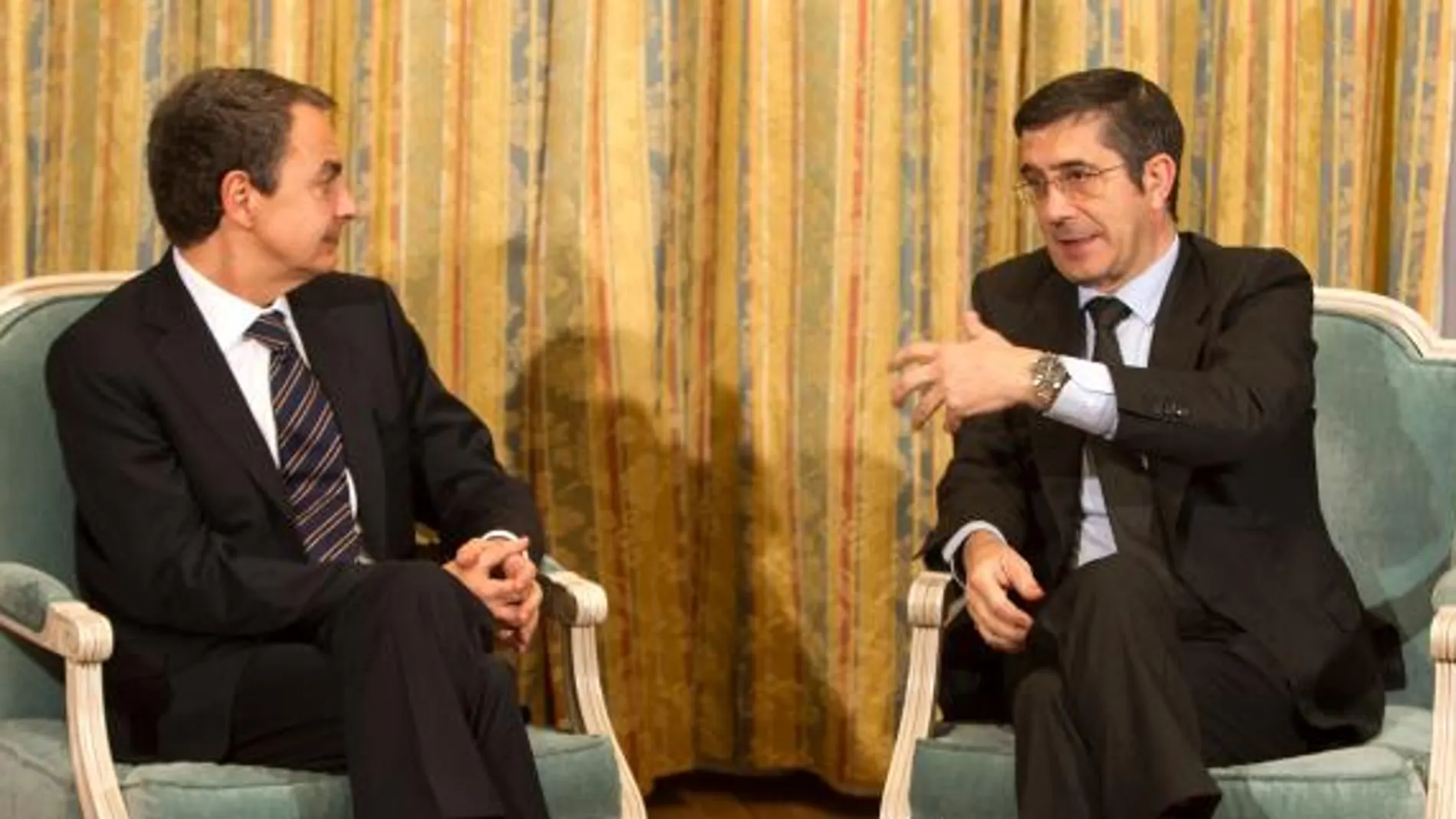 El lehendakari agradece a Zapatero su contribución arriesgada para acabar con ETA