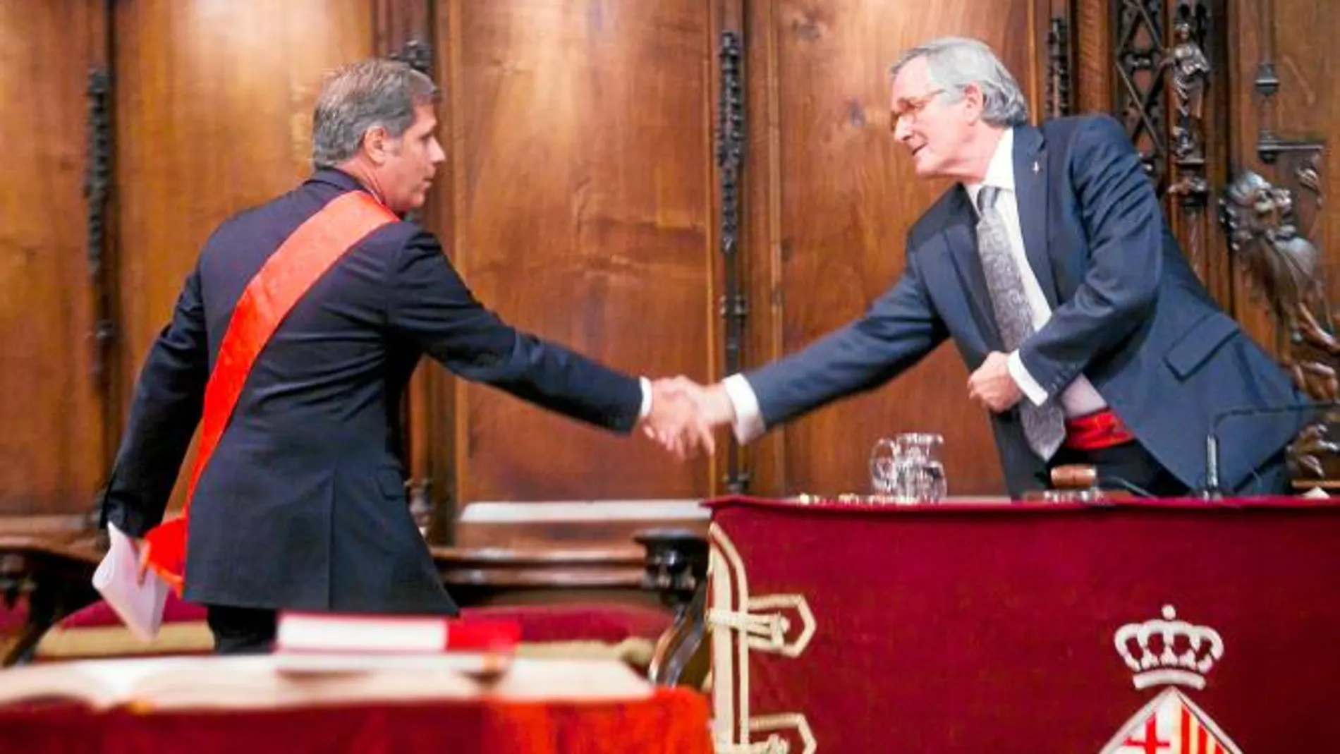 Alberto Fernández felicita al nuevo alcalde el día de la investidura