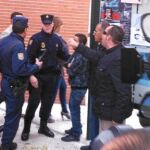 Hasta una decena de agentes tuvieron que hacer pasillo al líder del PSM ante el acoso de los parleños