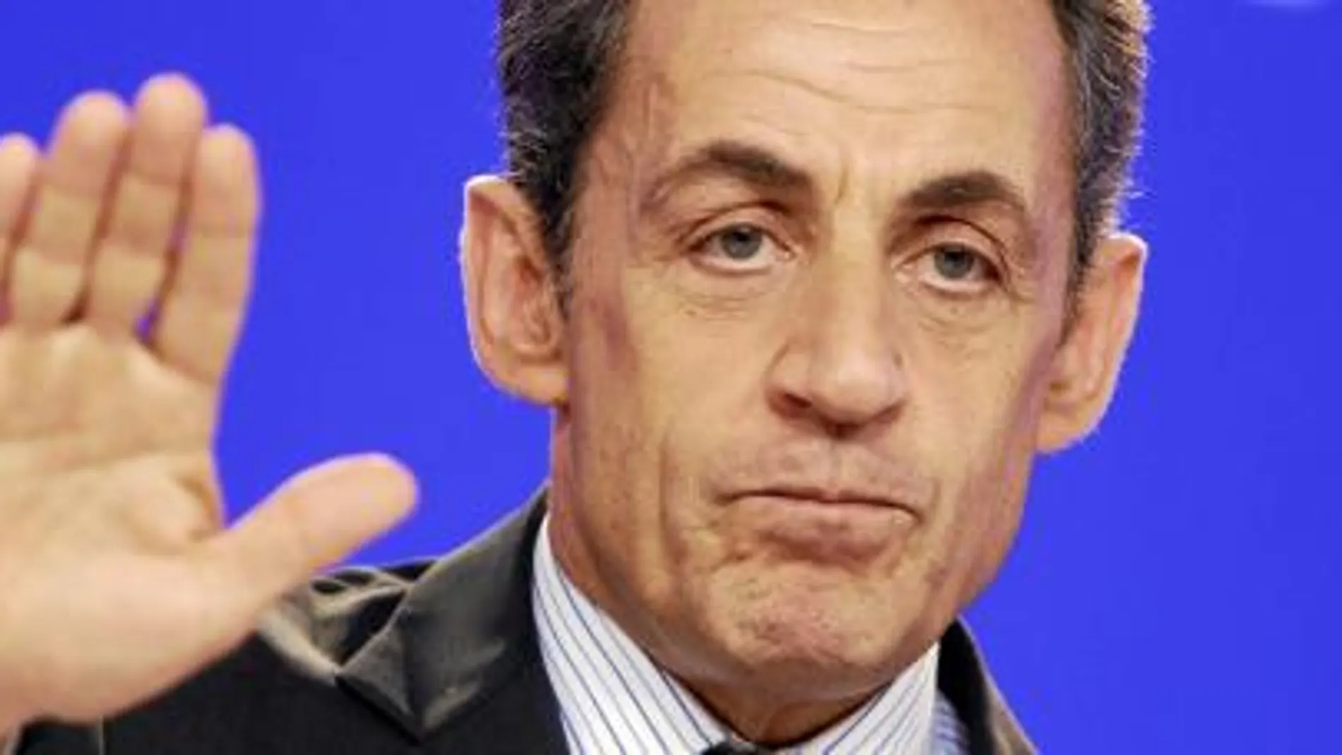 Sarkozy intenta parar el acoso a Francia de los mercados