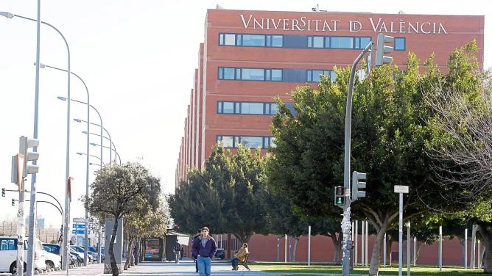 Los problemas de masificación que han afectado a los alumnos de tercero de licenciatura se han solucionado con la creación de varios subgrupos en las seis asignaturas