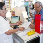 En la imagen, una oficina de farmacia de Barcelona el 24 de junio, cuando entró en vigor la nueva tasa farmacéutica