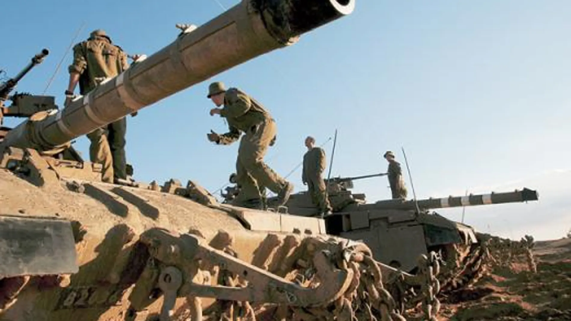 Israel deja que entre ayuda en Gaza