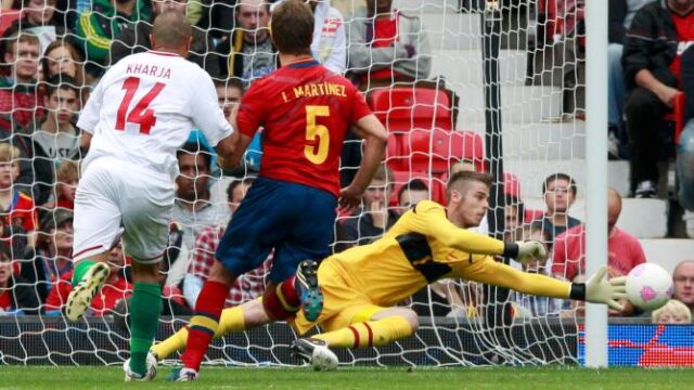 David de Gea a punto de alcanzar el balón