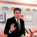 El líder socialista, Óscar López, analiza los temas tratados en la Ejecutiva permanente