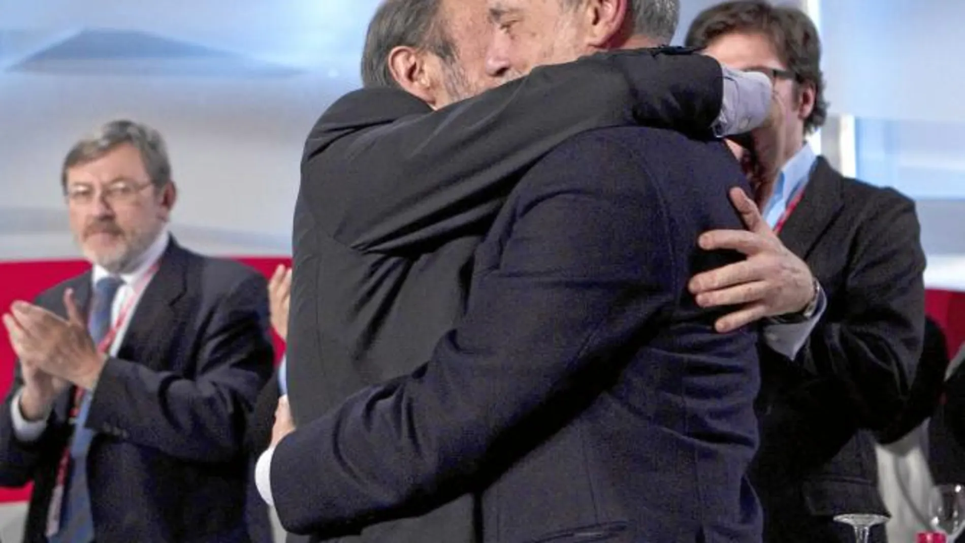 Griñán logra la Presidencia del PSOE tras forzar la salida de Chaves