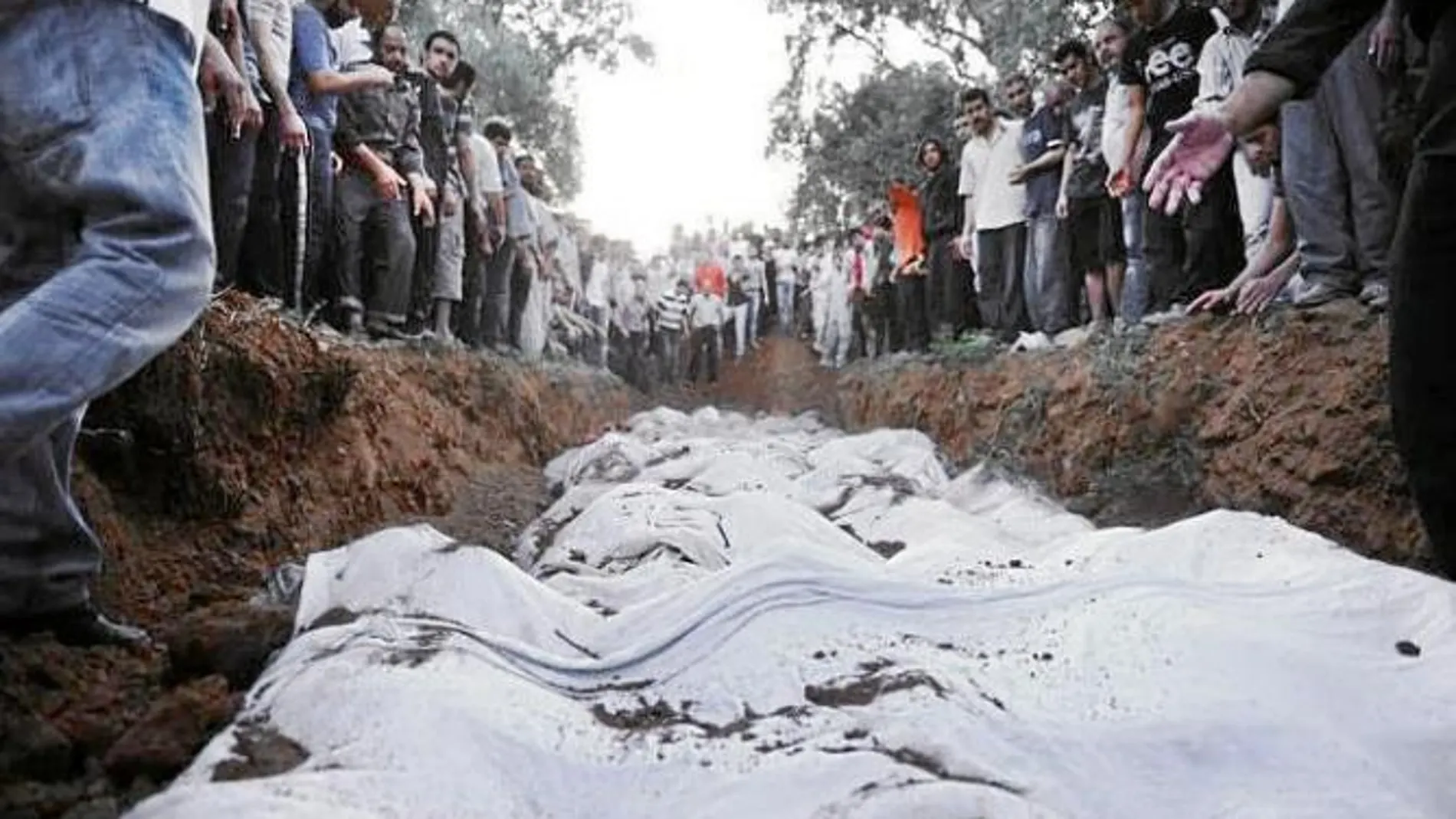 Funeral de otra masacre del régimen, según denuncian los rebeldes en Damasco