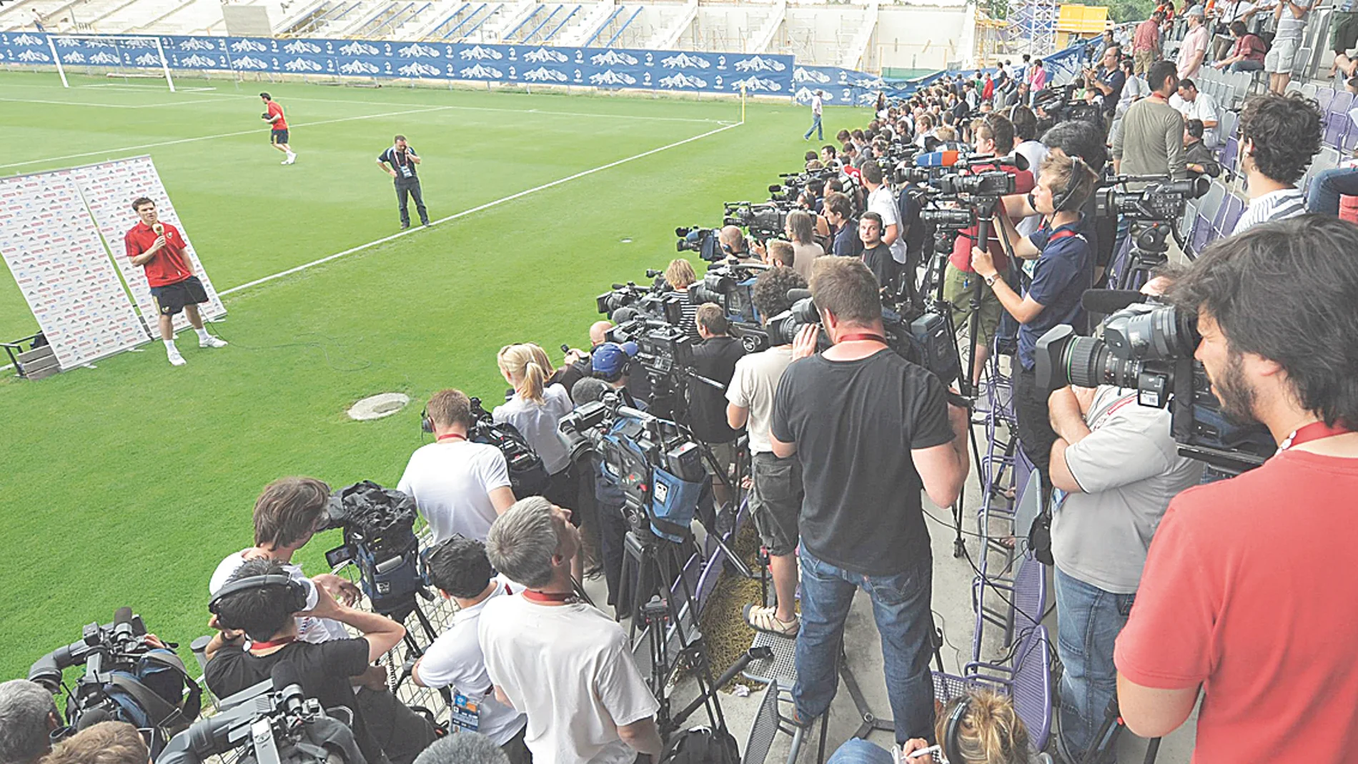 Prensa deportiva a debate por Ángel VALLE