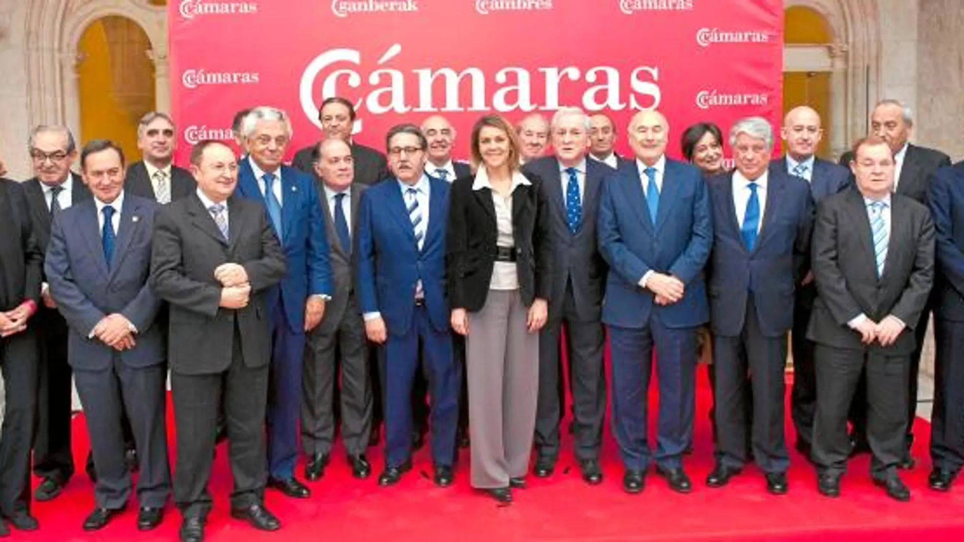 Cospedal y Méndez Pozo junto con los presidentes de Cámaras de la Región y de otras provincias españolas