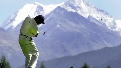 Jugar al golf puede dañar el oído