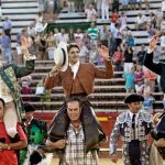 Los rejoneadores abren la última puerta grande de la Feria de Julio