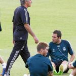 Mourinho, durante un entrenamiento del Real Madrid