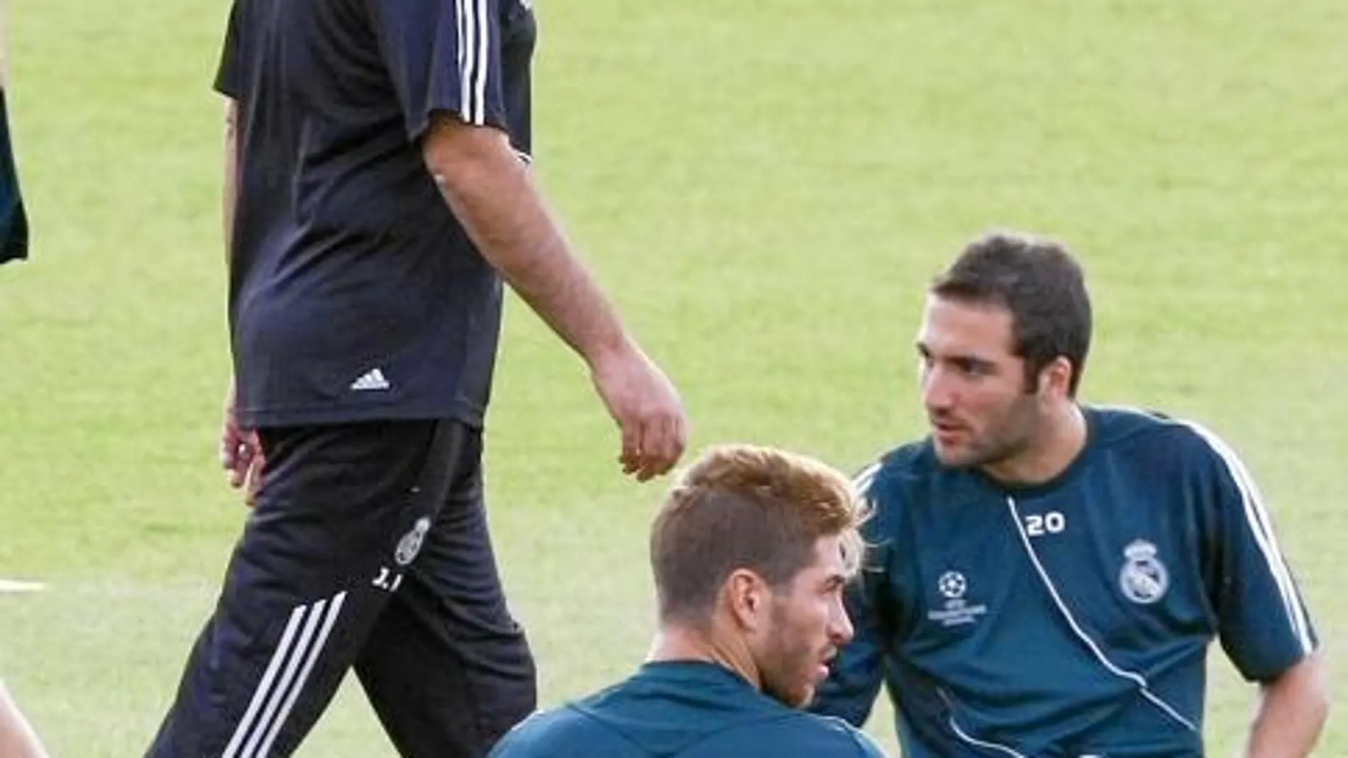 Mourinho, durante un entrenamiento del Real Madrid