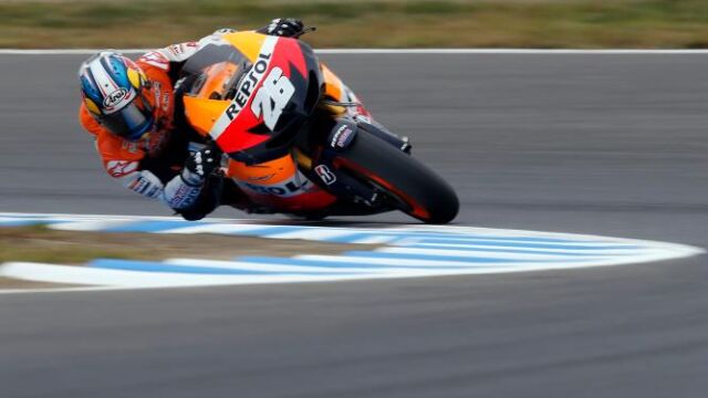 Pedrosa se adjudica la victoria al no reanudarse la prueba