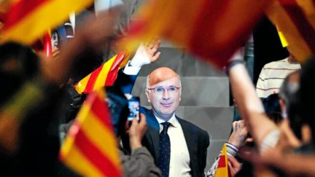 Duran cerró la campaña en el pabellón italiano de la Fira ante una nube de banderas catalanas