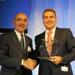 El consejero delegado de Air Nostrum, Carlos Bertomeu, recibió el jueves por la noche el Premio a la mejor aerolínea regional europea