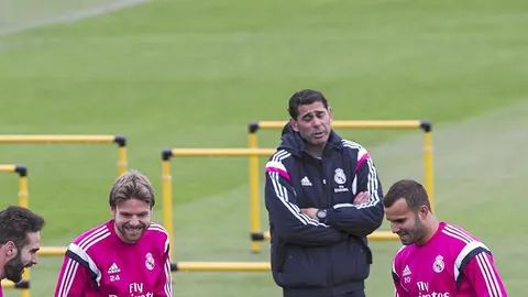 Jesé e Illarramendi, titulares hoy frente al Eibar, sonríen junto a Hierro y Carvajal