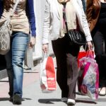 La caída del consumo y el gasto público frenan la economía