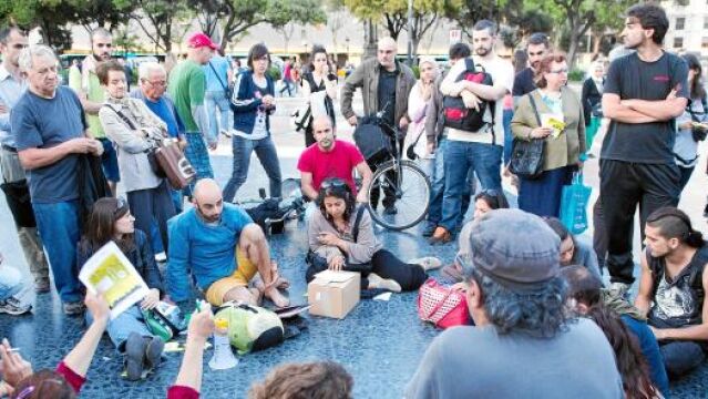 «Todos a la calle» en una plaza vacía